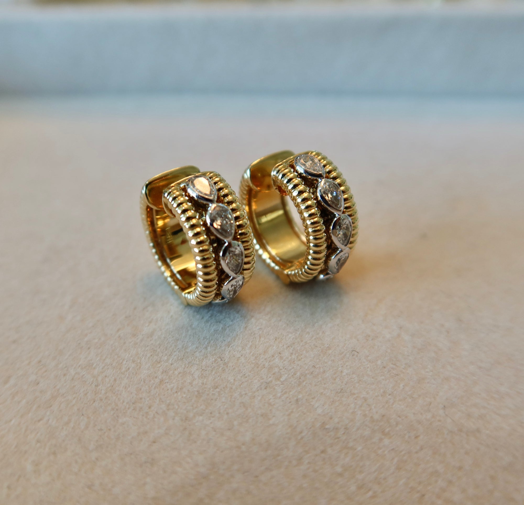 Fluted 18K yellow and white gold hoop earrings with natural pear diamonds