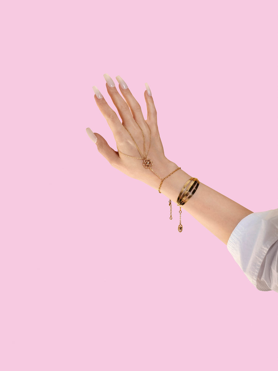Hand modelling gold bracelets - hand chain and bar chain 