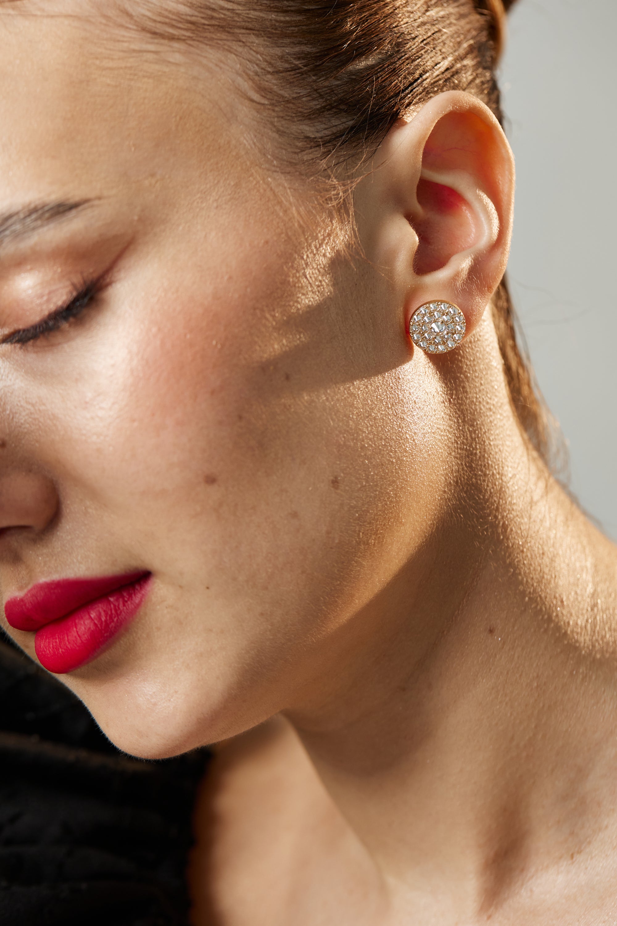 Round stud diamond earrings with Canadian diamonds in 18K yellow gold