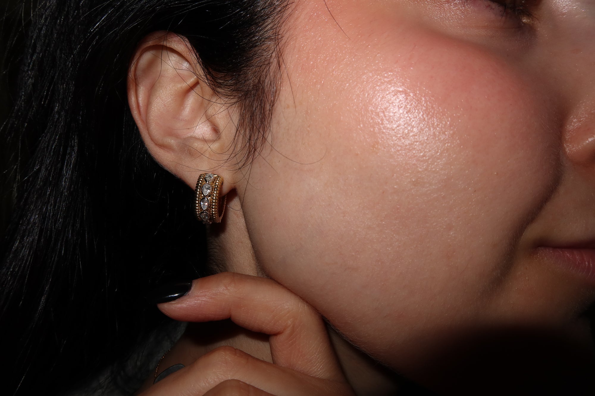 Fluted 18K yellow and white gold hoop earrings with natural pear diamonds